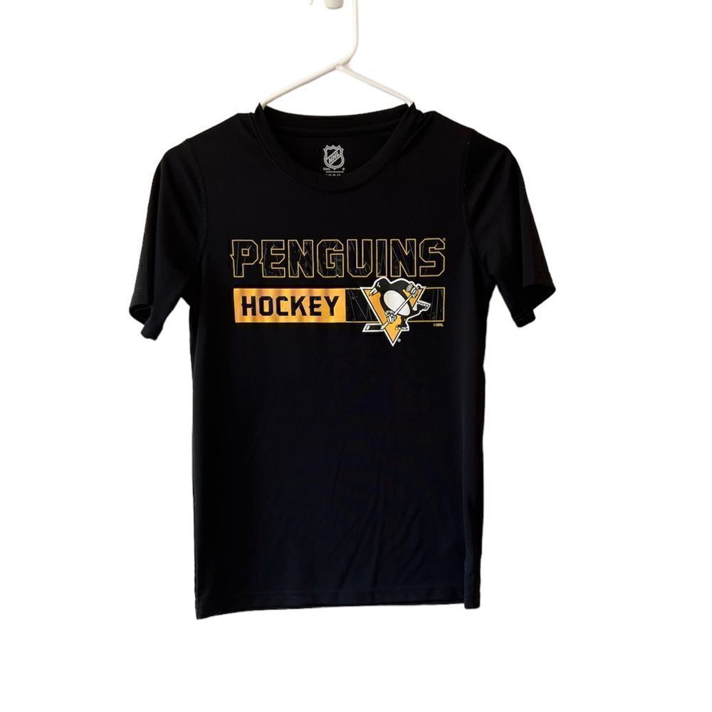 NHL youth boys Pittsburgh Penguins size medium (10/12) black shirt.